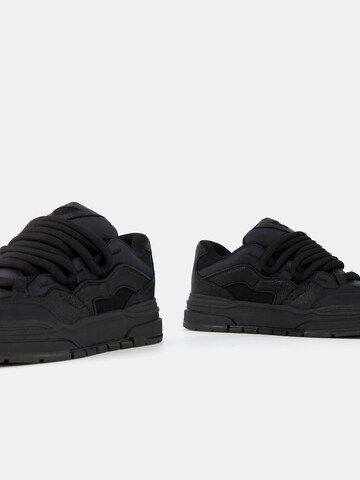 Bershka Sneaker in Schwarz