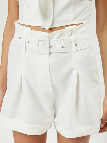 Influencer Loose fit Pleat-front trousers in White