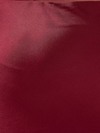 Hiccup Saia em borgonha, Vista do artigo