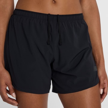 new balance - regular Pantalón deportivo 'RC Essential Short 5"' en negro