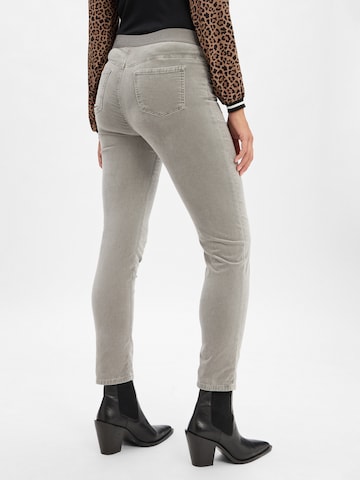 Coupe slim Pantalon à pince 'Siena' Marc Cain en gris