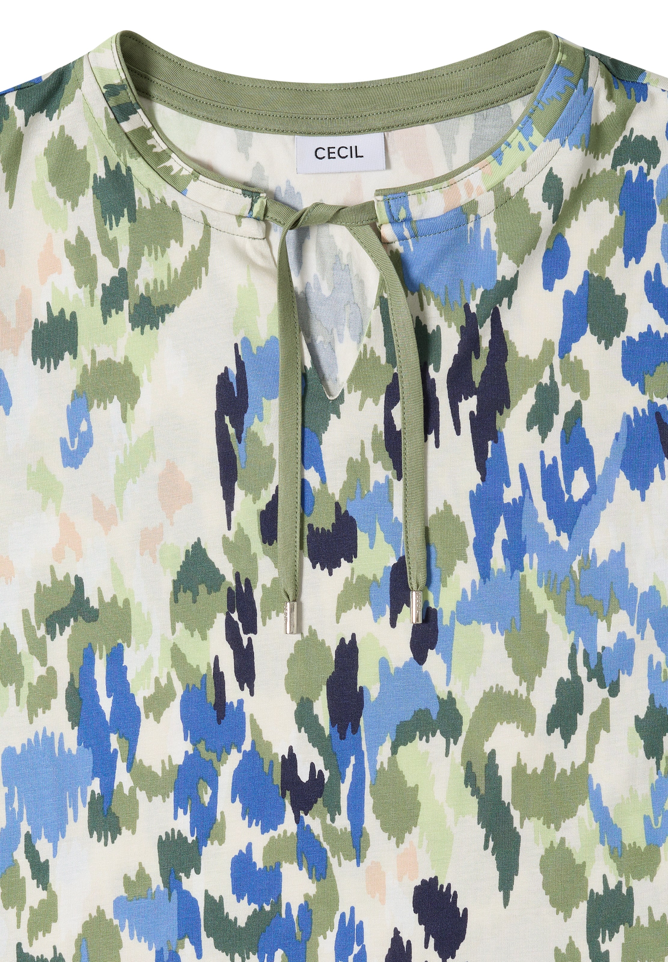 Tricou de la CECIL pe bej