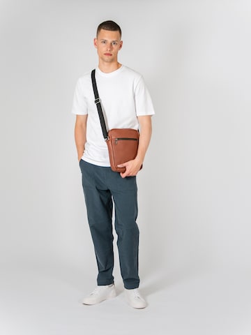 still Nordic Messenger 'Clean' in Brown