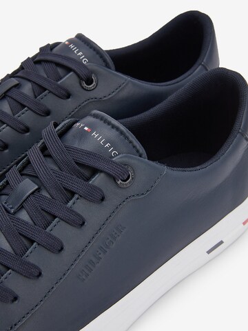 TOMMY HILFIGER Sneakers laag in Blauw