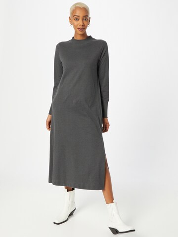 ESPRIT Úpletové šaty – šedá: přední strana