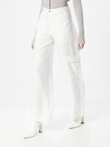 WEEKDAY Wide leg Cargo Pants 'Julian' in White: front