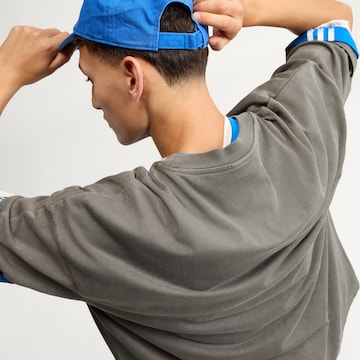 ADIDAS ORIGINALS - Camiseta 'AdiSignature NY' en negro