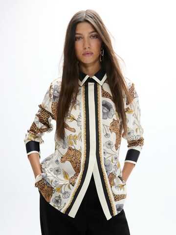 Camicia da donna di Lola Casademunt in bianco: frontale