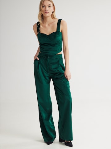 4TAILORS Loosefit Kalhoty 'Scarlet' – zelená