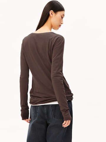 ARMEDANGELS Longsleeve EINIAARA SOFT in Braun: Rückseite