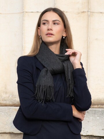 MayTree Scarf in Grey