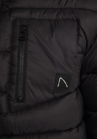 CHASIN' Winterjacke in Schwarz