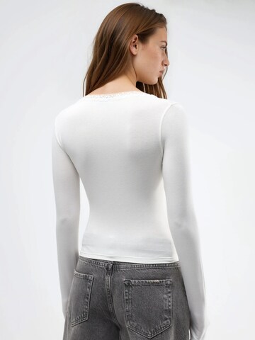 Maglietta di Busem in bianco