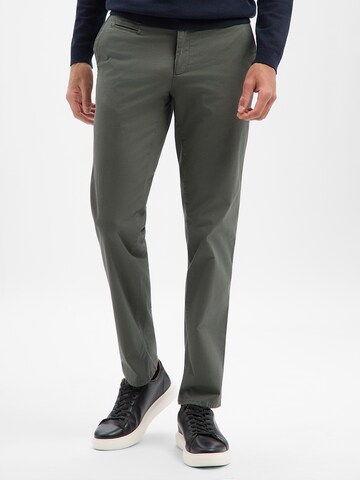 BRAX Regular Hose 'Fabio' in Grün: Vorderseite