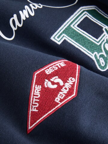 Sweat-shirt 'Maternity Mama Club' Next en bleu