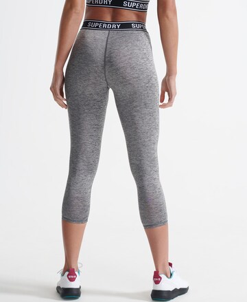 Skinny Pantalon de sport Superdry en gris