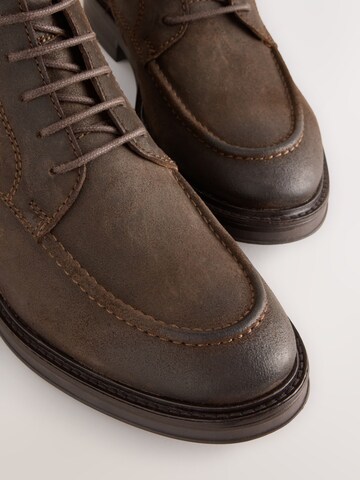 Next - Botas com atacadores em castanho