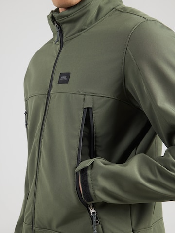 Geacă funcțională 'Kevin' de la Vintage Industries pe verde