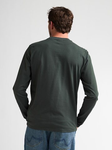 Tricou de la Petrol Industries pe verde