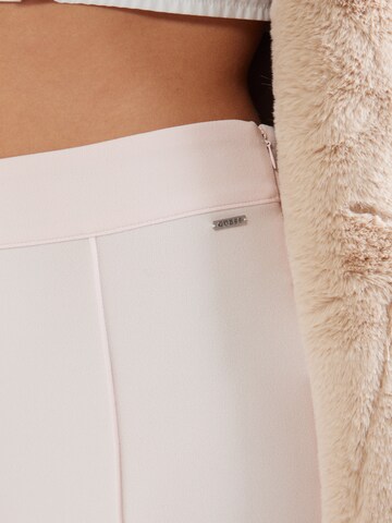 Flared Pantaloni 'EVELINA' di GUESS in rosa