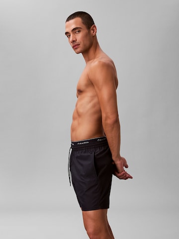 Calvin Klein Swimwear Szorty kąpielowe 'Essentials' w kolorze niebieski