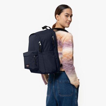 Zaino 'Day Office' di EASTPAK in blu: frontale
