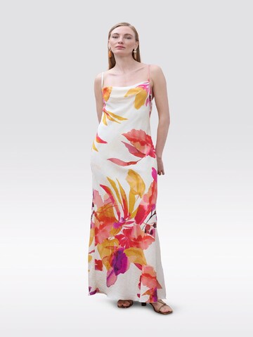 Lola Casademunt Klänning i vit: framsida