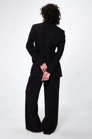 Aligne Blazer in Black