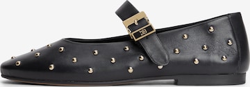 Chaussure basse TOMMY HILFIGER en noir : devant