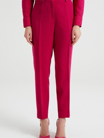 Coupe slim Pantalon à plis WE Fashion en rose : devant