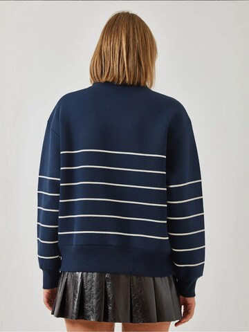 Bianco Lucci Sweatshirt in Blau