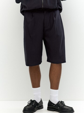 Pull&Bear Baggy Pleat-front trousers in Blue: front