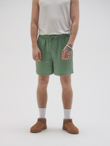 Pacemaker Loosefit Shorts 'Leopold' in Grün