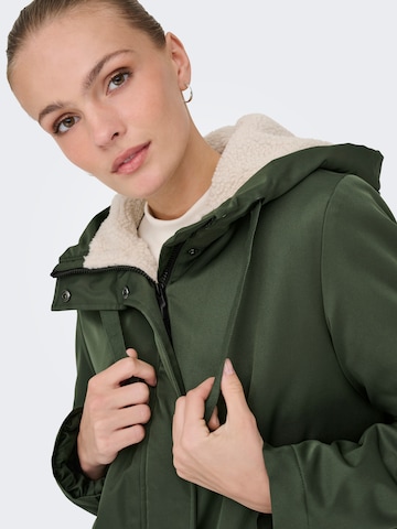 ONLY Wintermantel in Grün