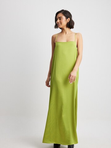 NA-KD Summer Dress in Green: front