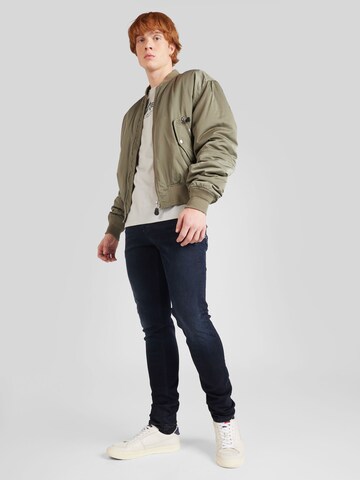 ALPHA INDUSTRIES Футболка в Серый