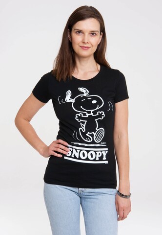 LOGOSHIRT T-Shirt 'Snoopy - Happy' in Schwarz: predná strana
