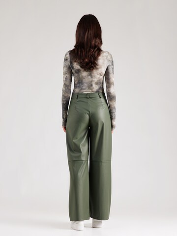 ABOUT YOU Zvonové kalhoty Kalhoty 'Ines' – zelená