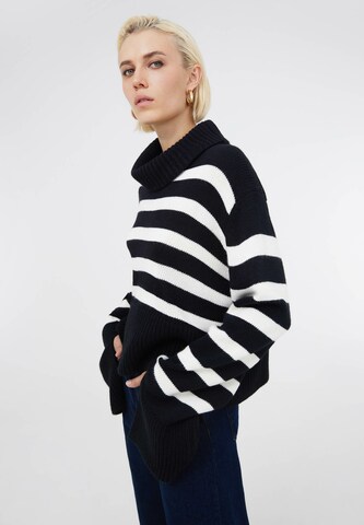 TOPTOP STUDIO Sweatshirt in Black