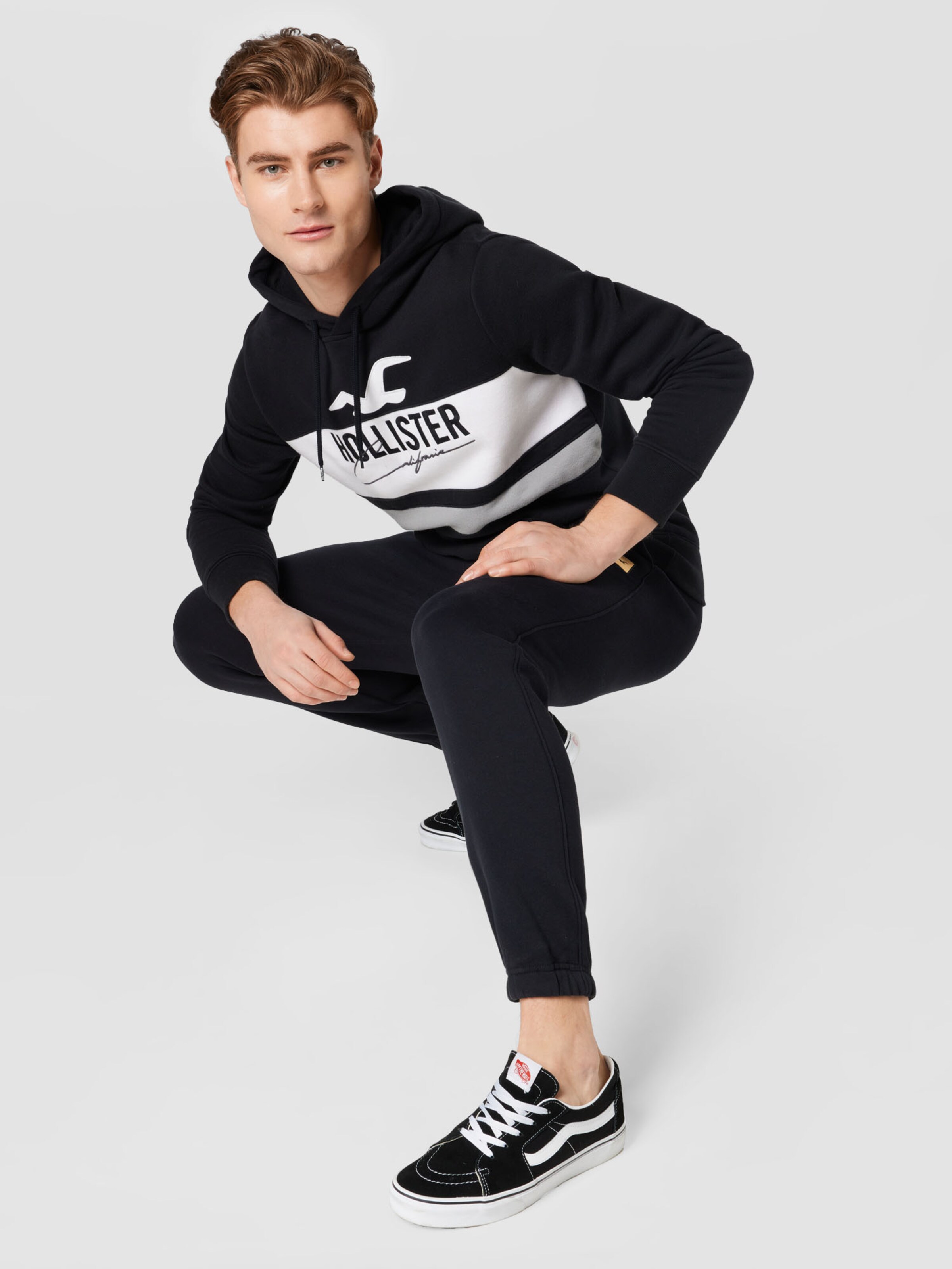 HOLLISTER Pantaloni in Nero | ABOUT YOU