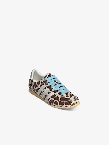 Baskets basses ADIDAS en beige : devant