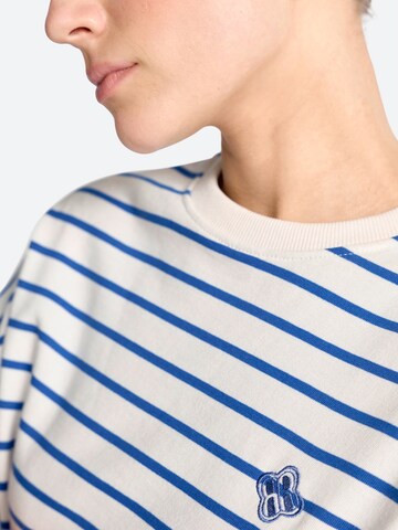 Rich & Royal Sweatshirt in Blue