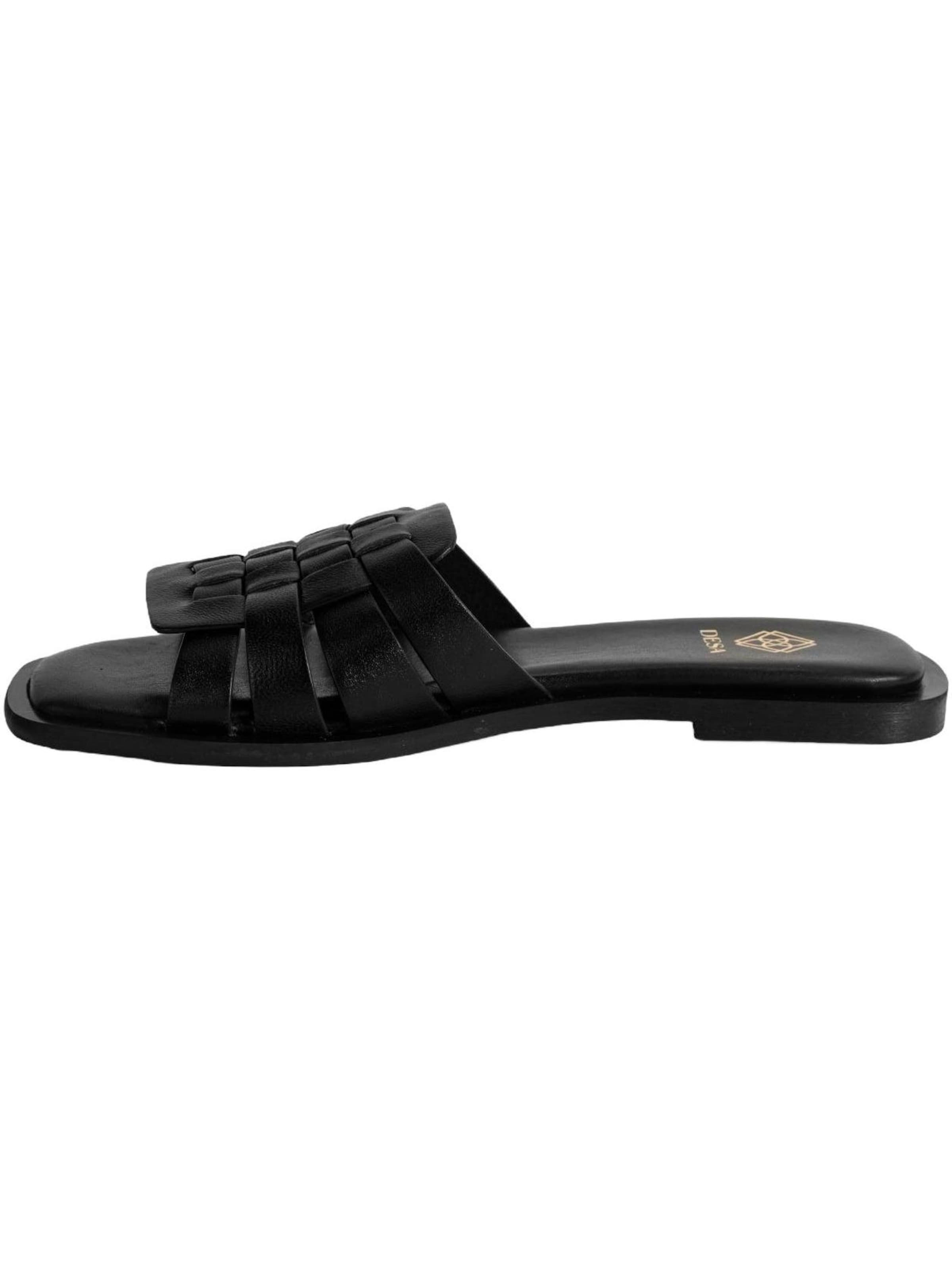 Desa Mule in Black: front