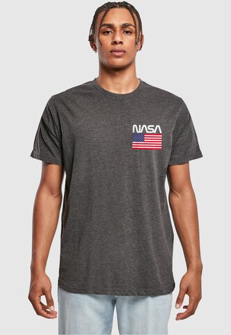 Merchcode T-Shirt 'NASA - Stars and Stripes' in Grau: predná strana