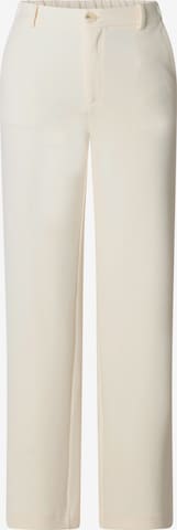 BASE LEVEL CURVY Regular Pants in White: front