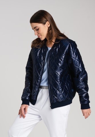 Veste mi-saison KALITE look en bleu : devant