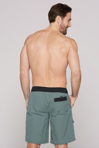 Pantaloncini da bagno di CAMP DAVID in verde