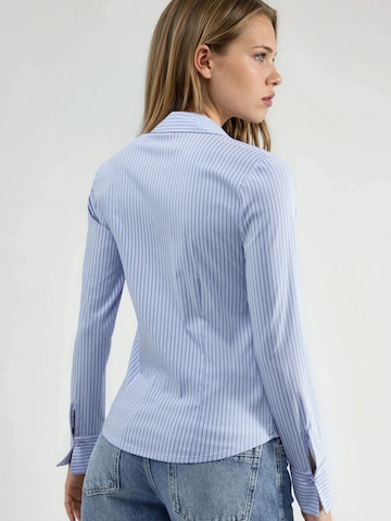 Camicia da donna 'Hemden' di Hiccup in blu