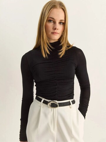 Camicia da donna di Bianco Lucci in nero: frontale