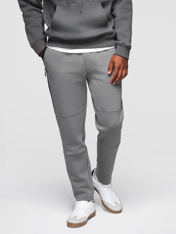 Effilé Pantalon Ombre en gris : devant